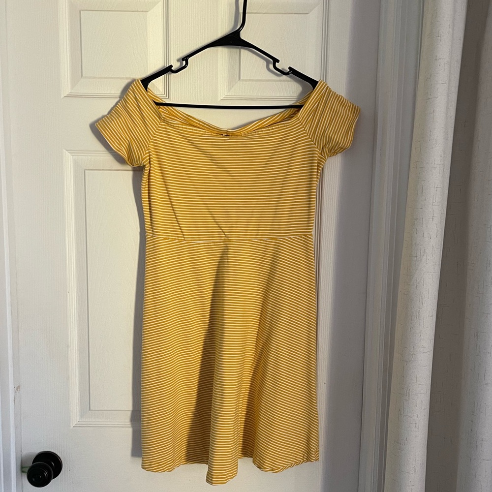 Yellow swing dress with elastic neckline